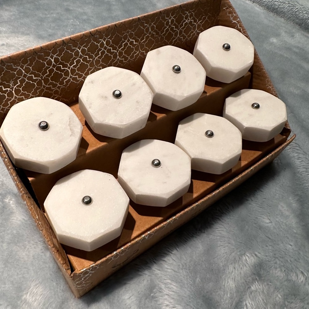 CASA DECOR. Home Design Concepts. Marble drawer pulls. - Picture 6 of 9